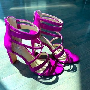 Vince Camuto fuchsia suede shoes - size 9